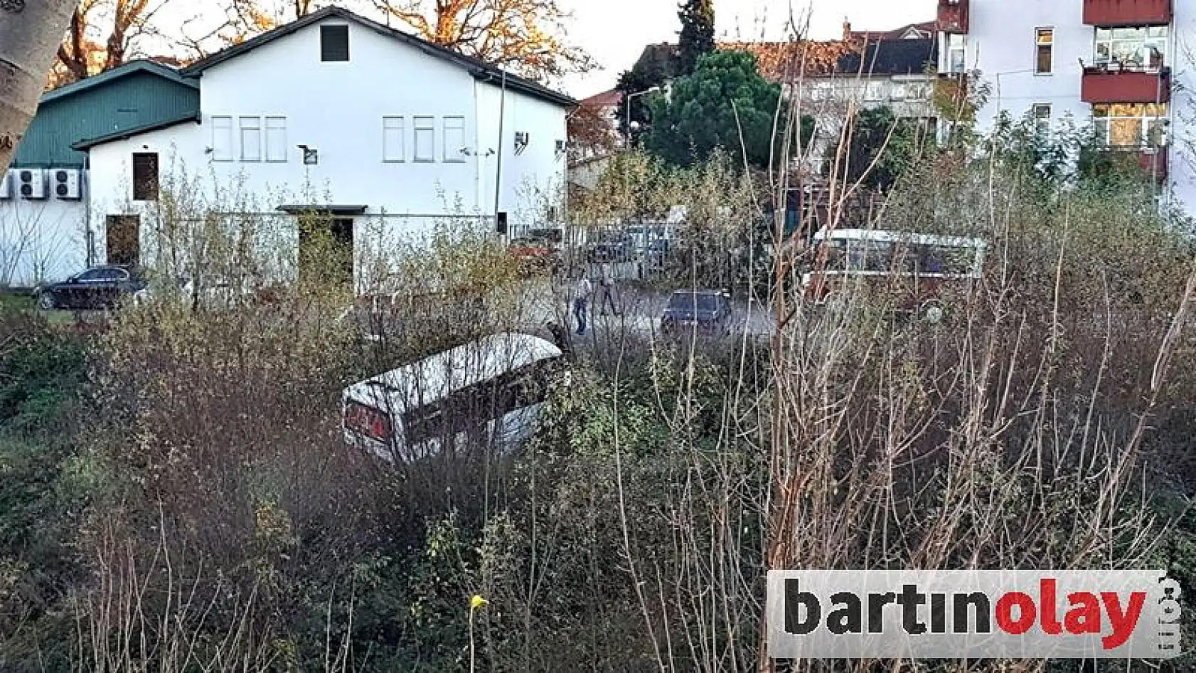 Az kalsın ırmağa düşüyordu