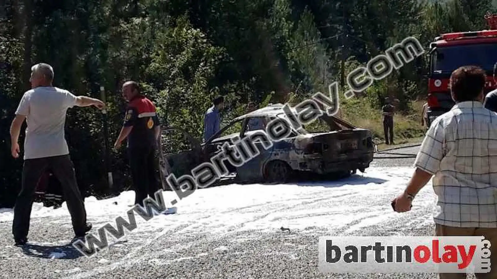 KAZA YAPAN ARAÇ ALEV ALEV YANDI