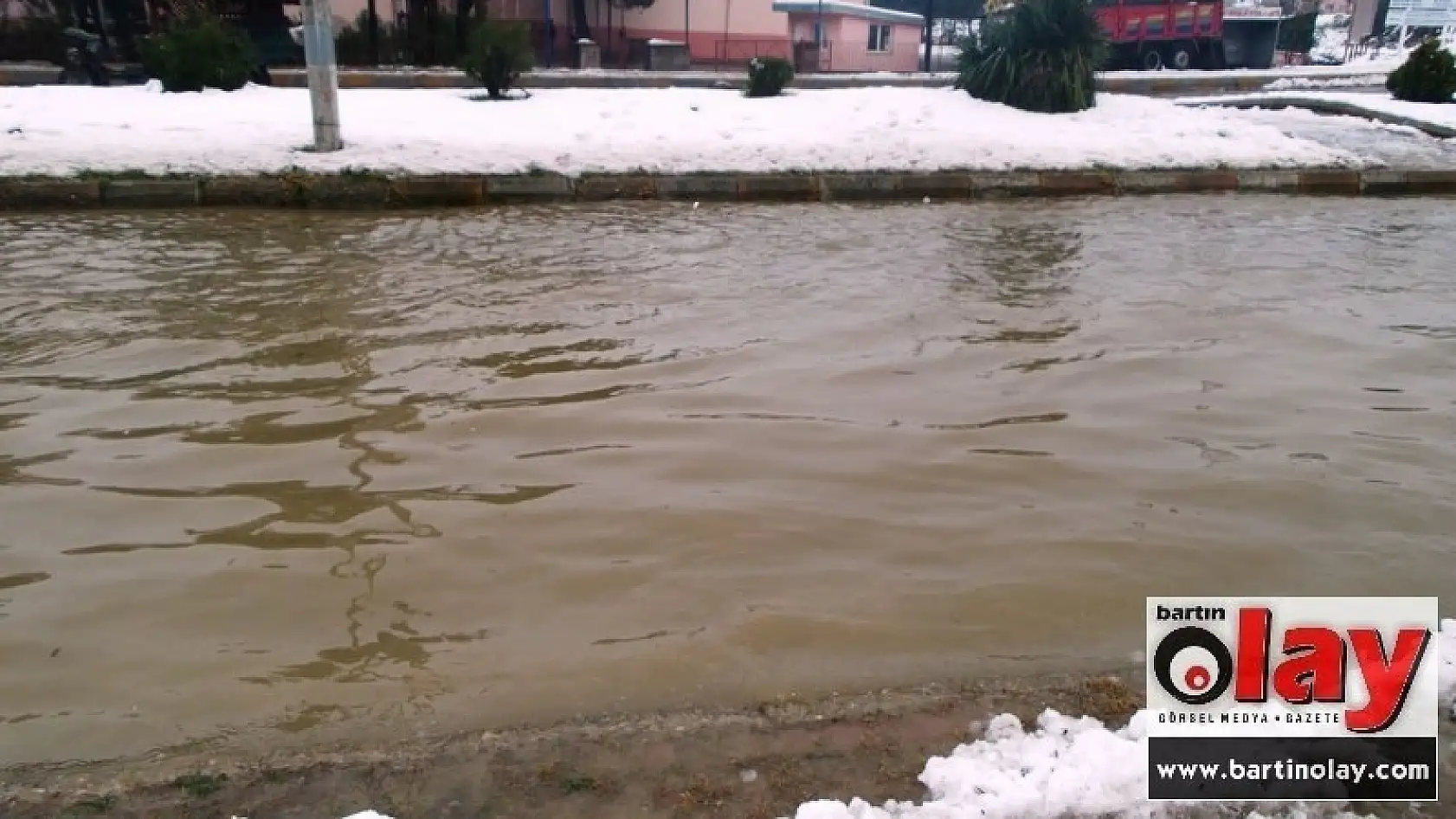 Kozcağız'da Eriyen Kar Sel Getirdi