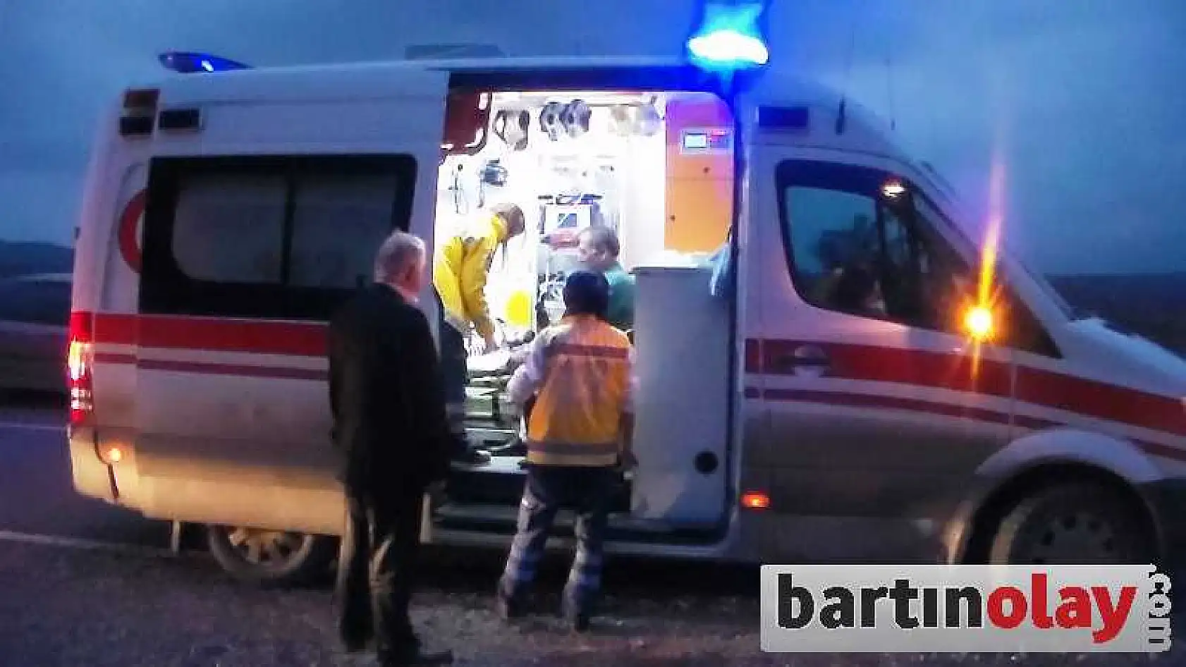 Otomobil Yoldan Çıktı, 2 Yaralı