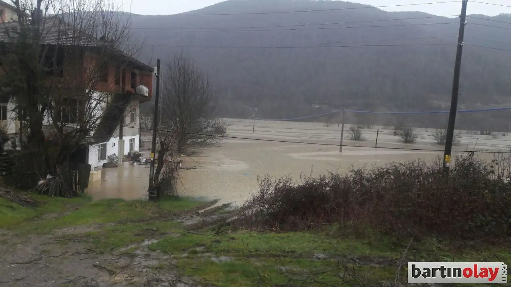 Baraj bölgesinde sular yükseldi