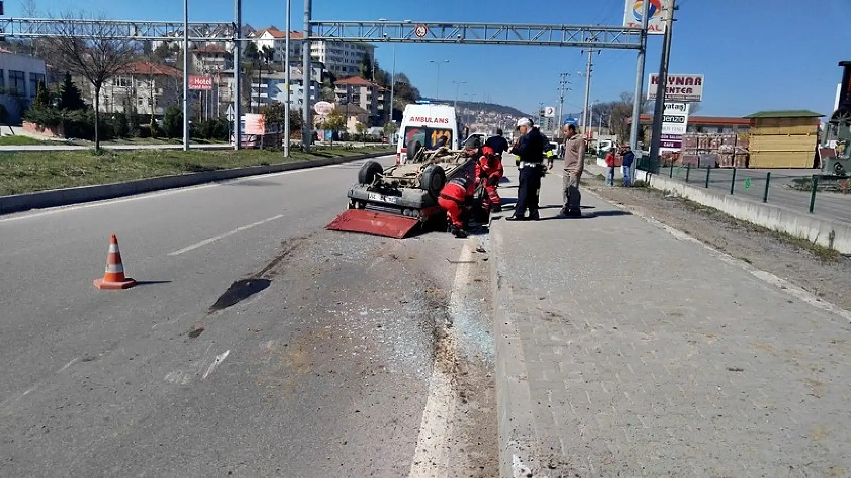 Bartın'da kazalar peş peşe, 4 yaralı