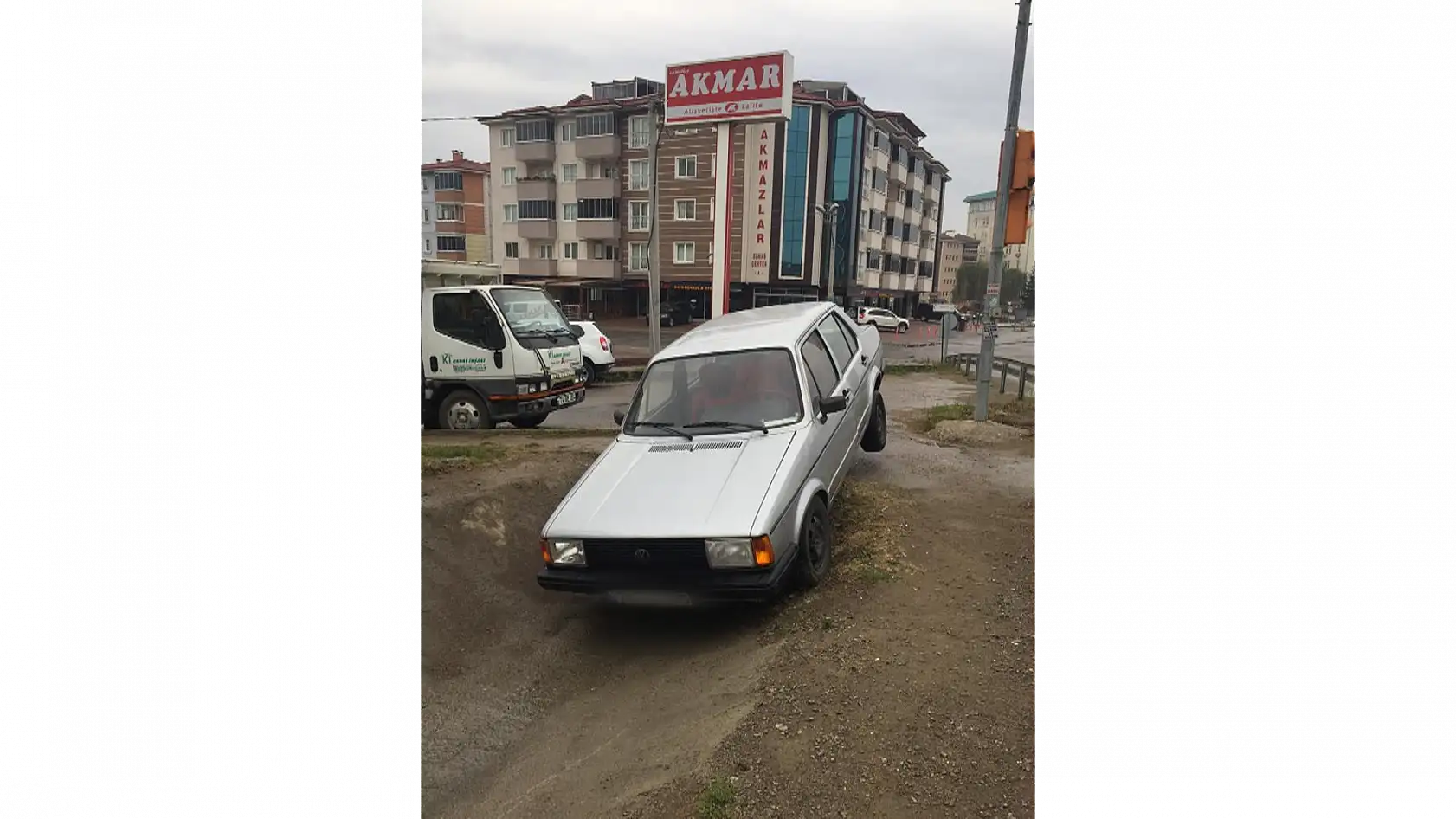 Bir anda kanala düştü