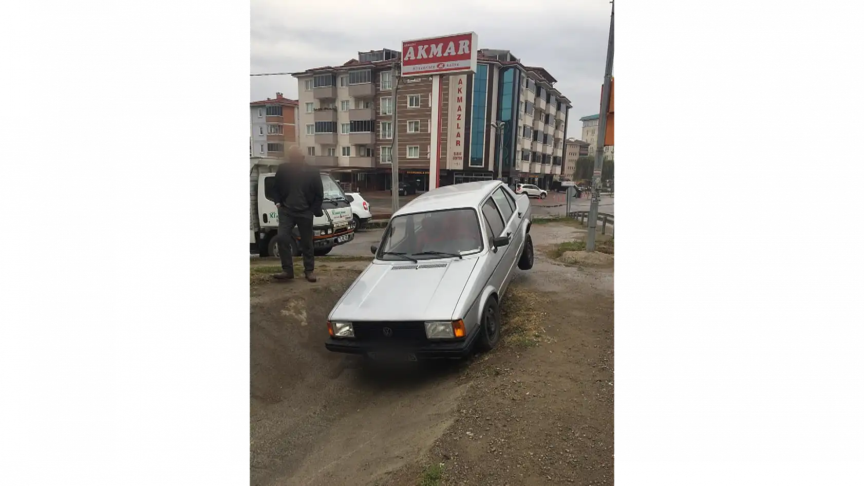 Bir anda kanala düştü