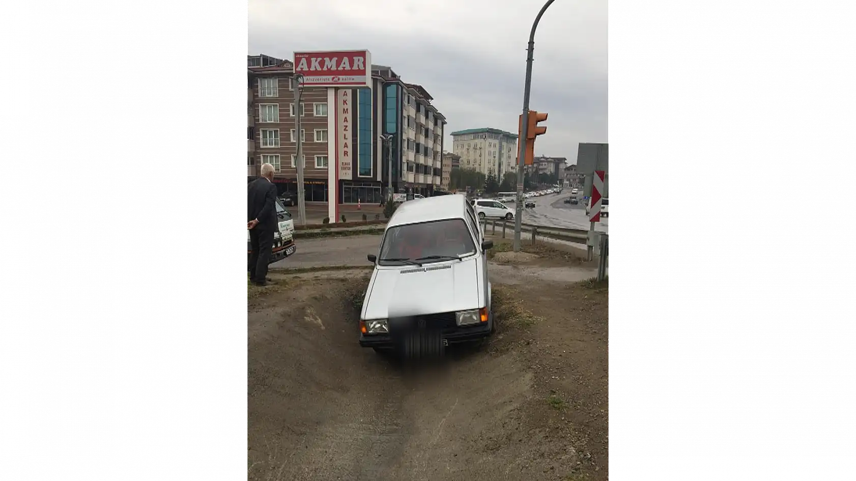 Bir anda kanala düştü