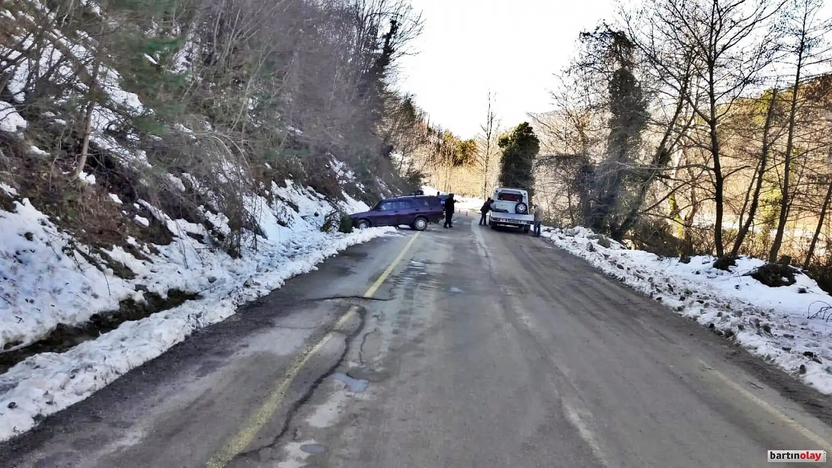 Buzlu zeminde kontrolden çıktı