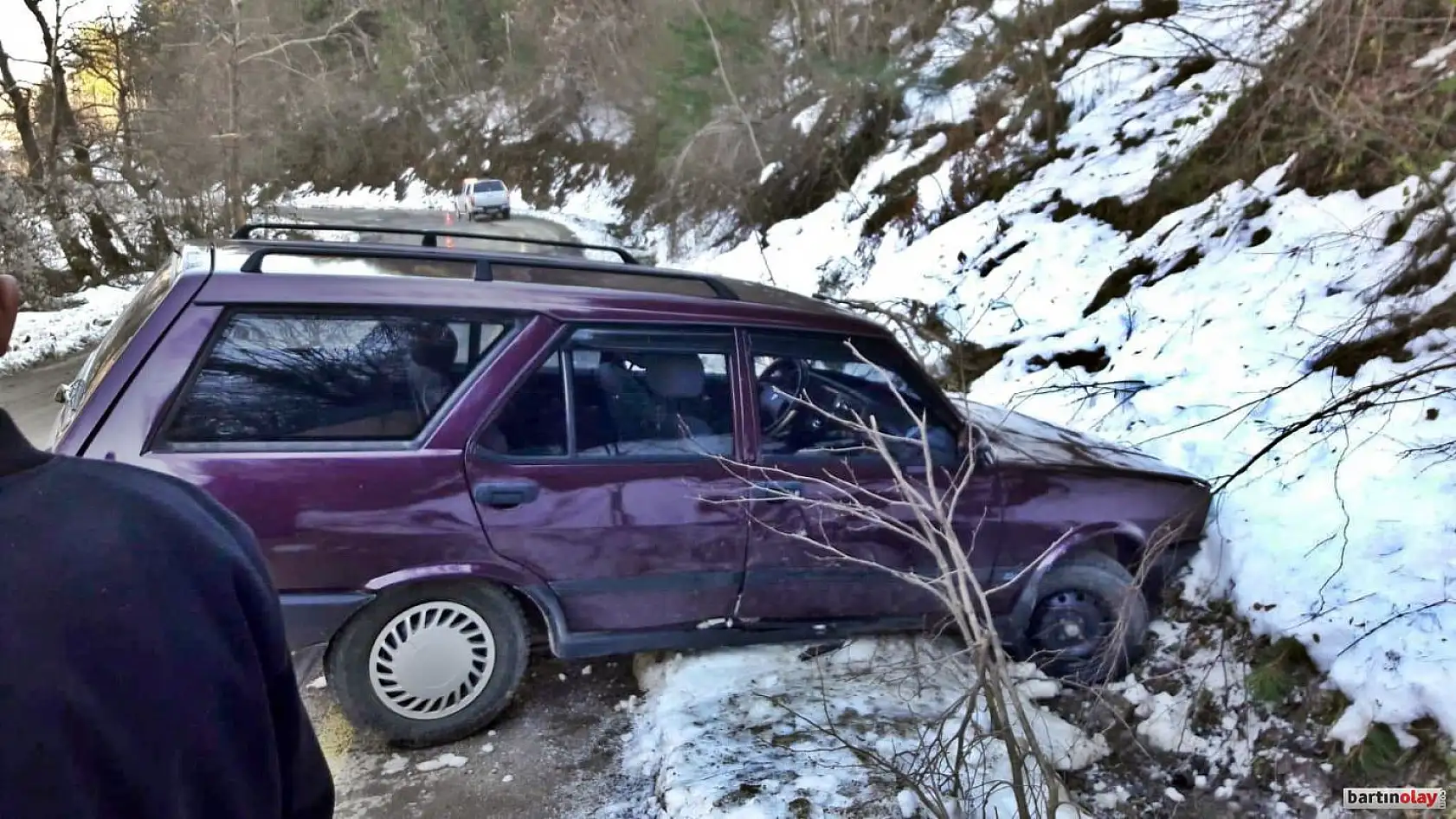 Buzlu zeminde kontrolden çıktı