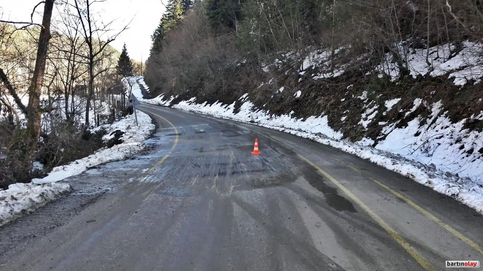 Buzlu zeminde kontrolden çıktı