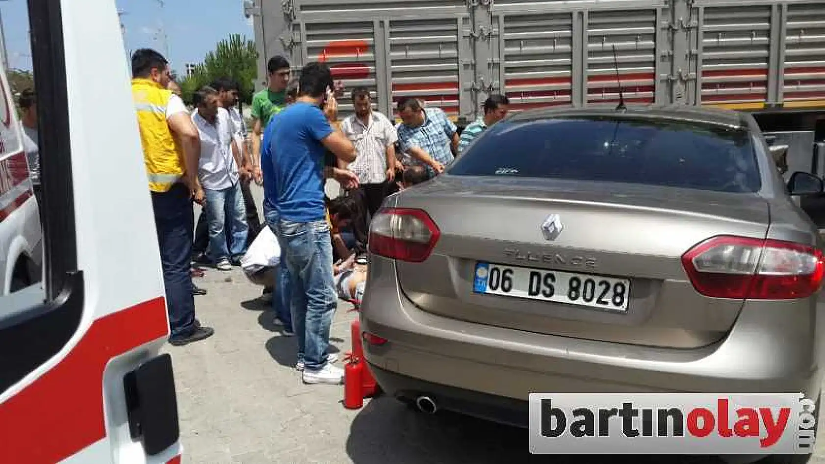 OTOMOBİL İLE TIR ÇARPIŞTI:1 YARALI