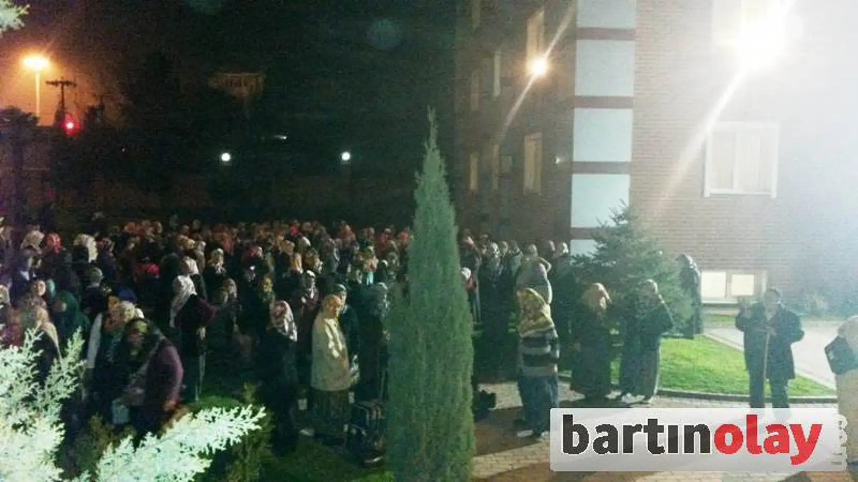 Umre Yolcuları Dualarla Uğurlandı