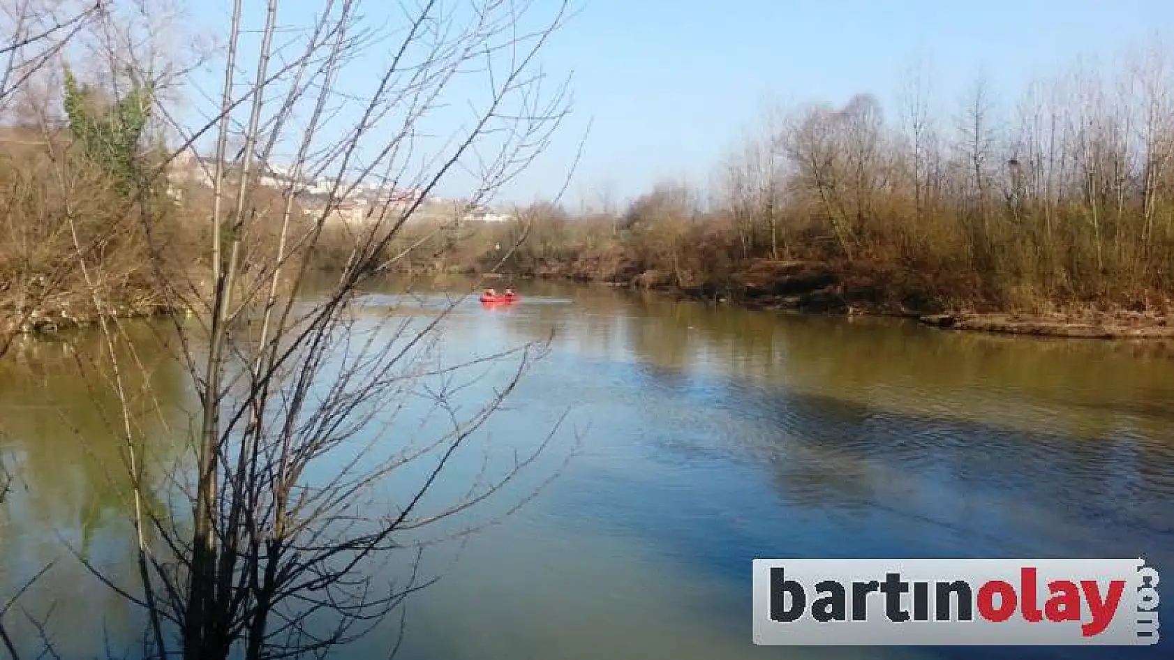 Irmağa düşen vatandaşı arama çalışmaları sürüyor