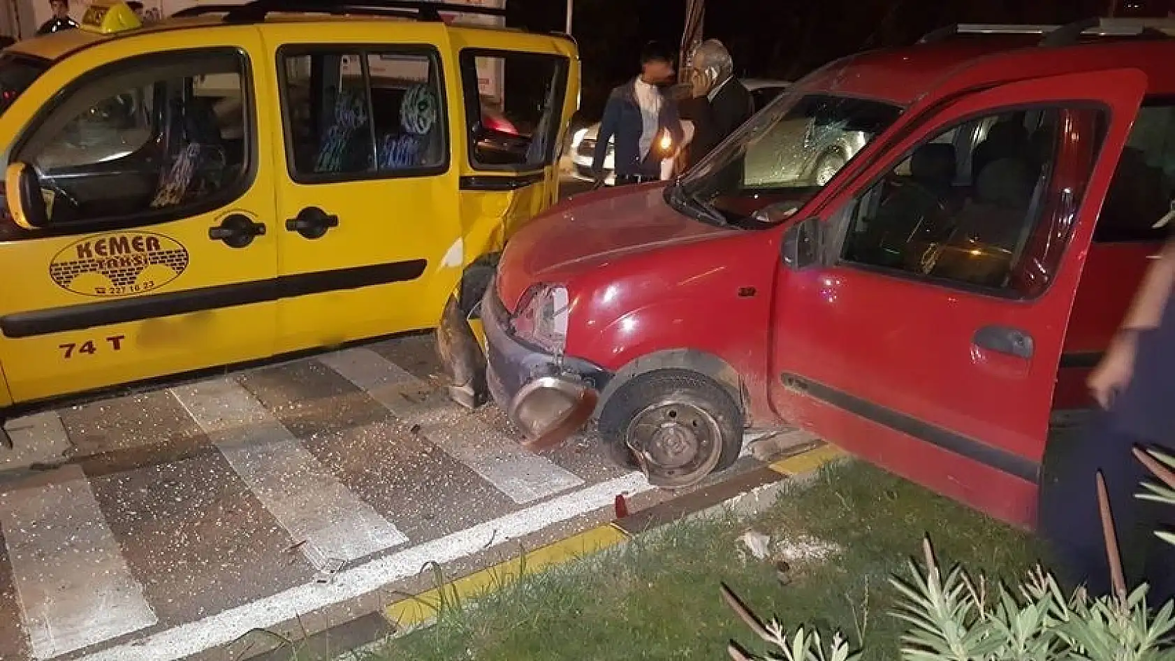 Çatmaca ışıklarda kaza