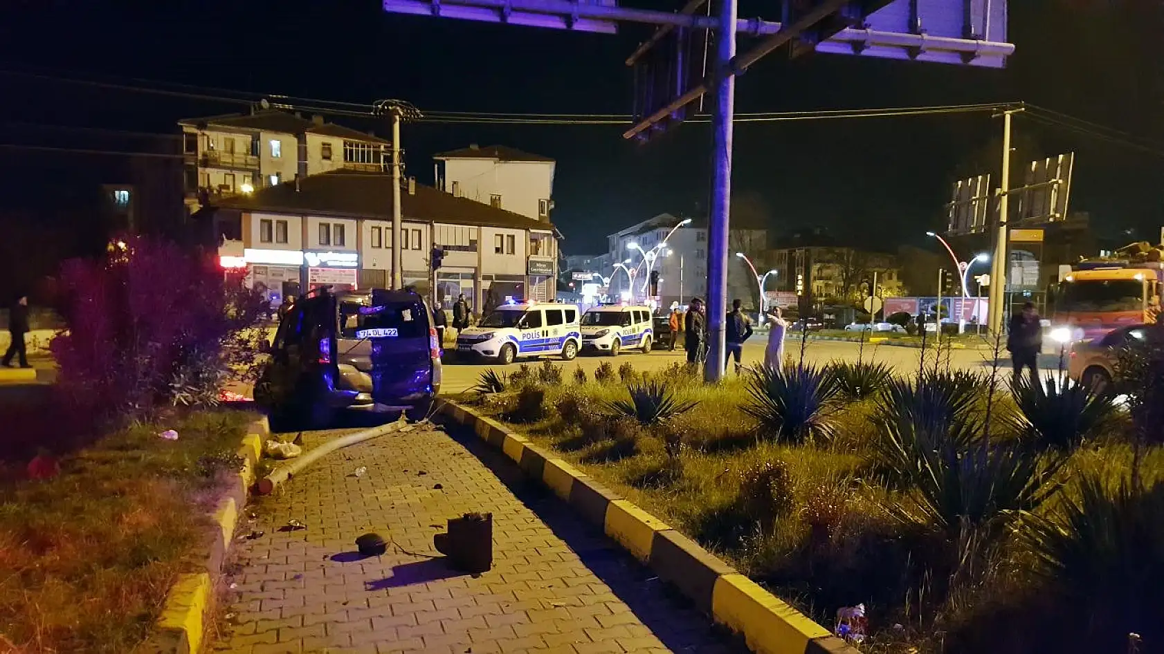 Çatmaca Işıklı kavşakta feci kaza