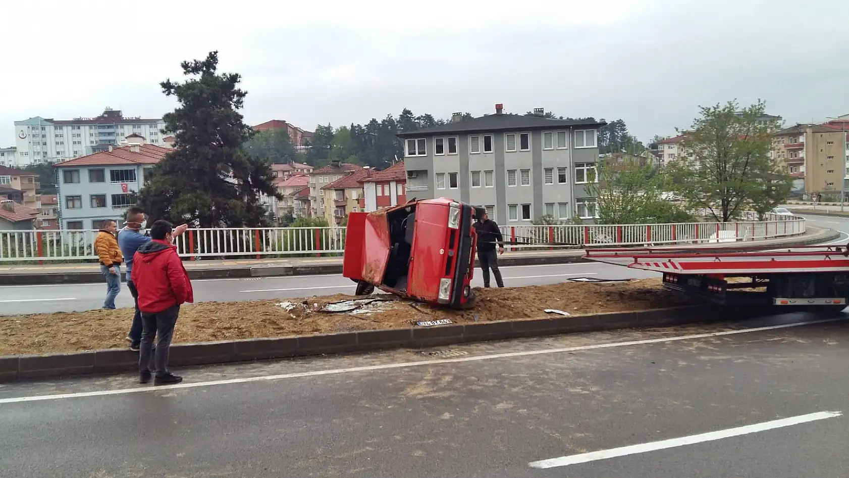 Çevre yolunda kaza, takla attı