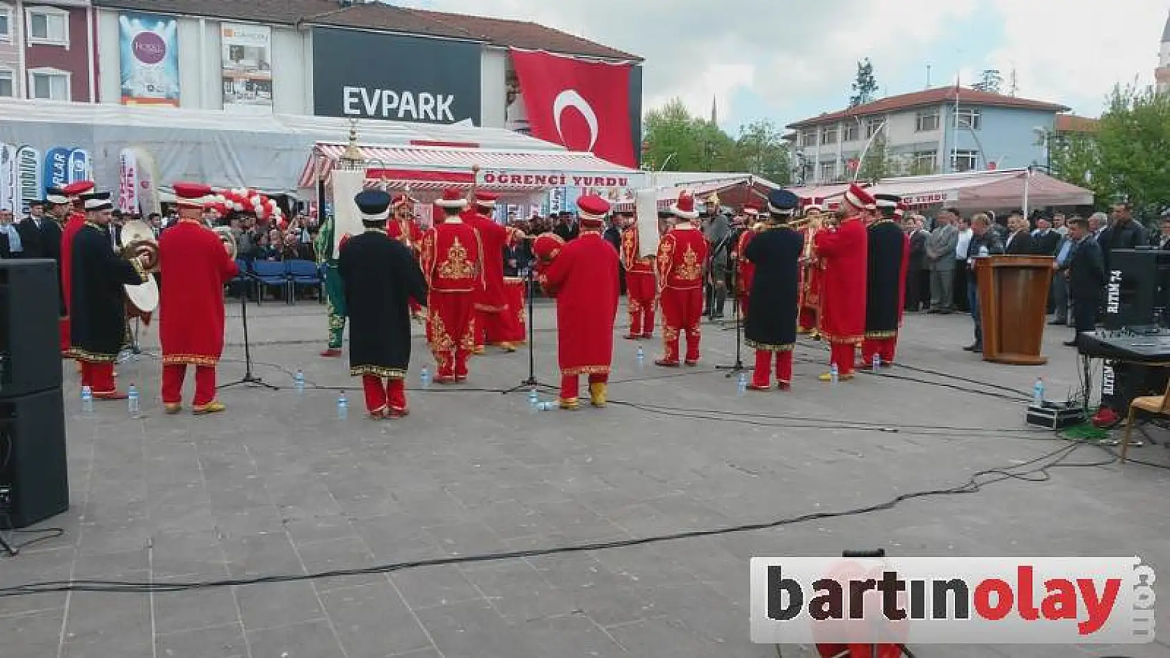 Hayır Çarşısına Görkemli Açılış