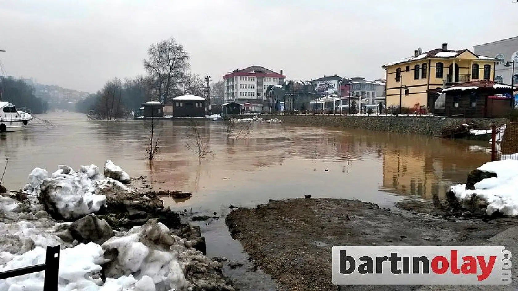 Bartın'da sular yükseliyor