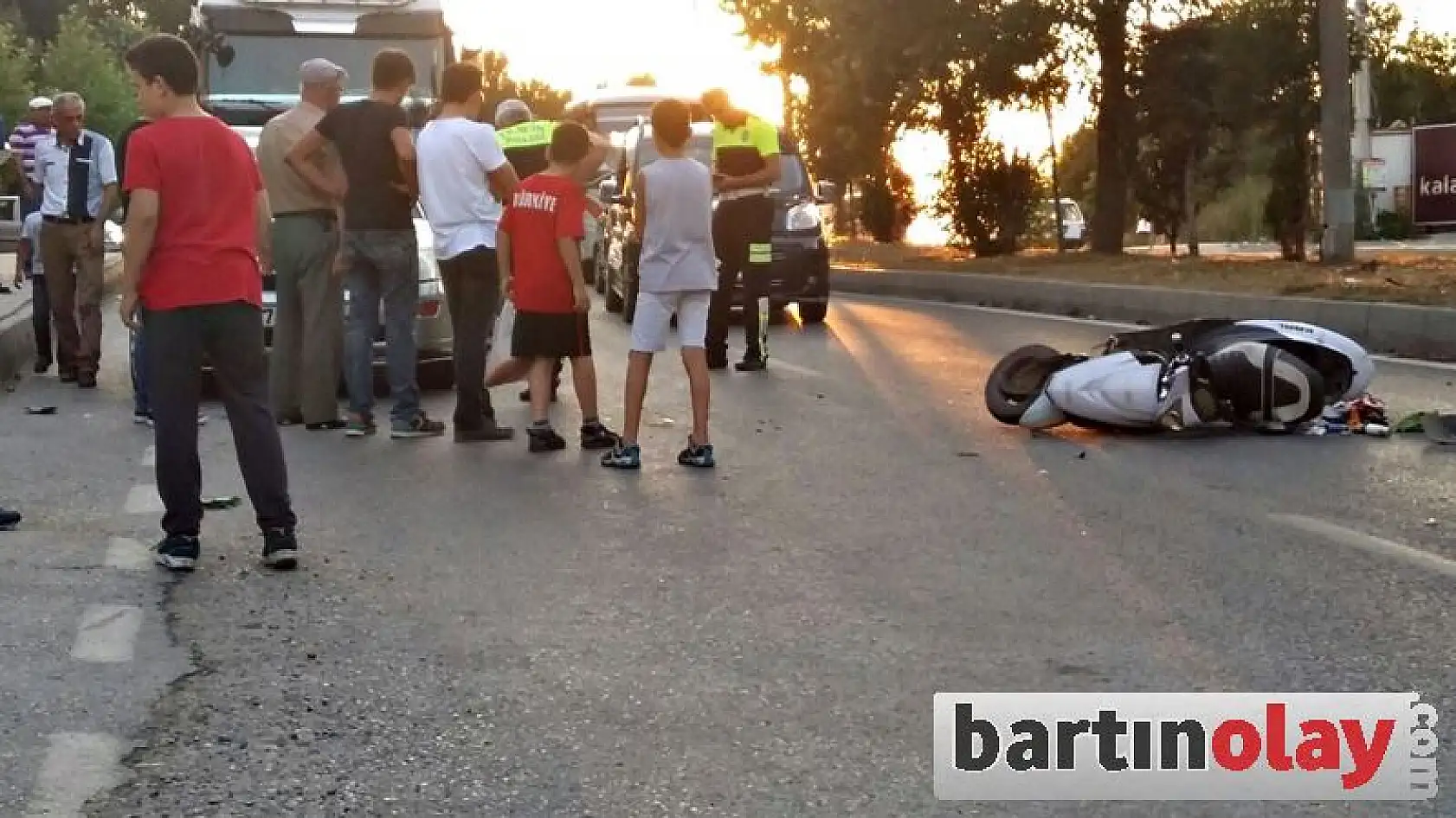 Dikkatsiz açılan kapı kaza yaptırdı