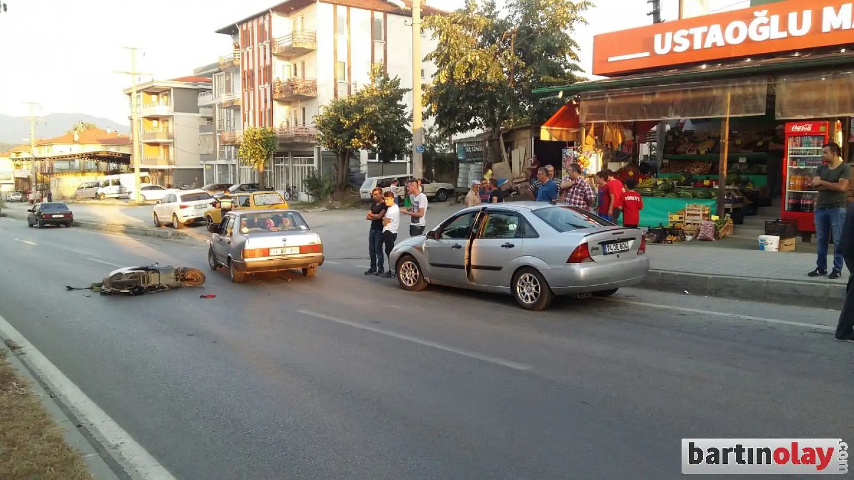 Dikkatsiz açılan kapı kaza yaptırdı