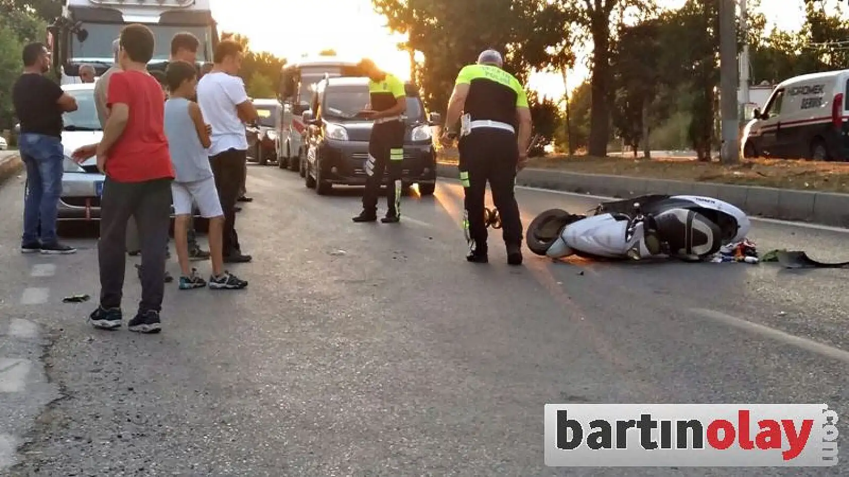 Dikkatsiz açılan kapı kaza yaptırdı