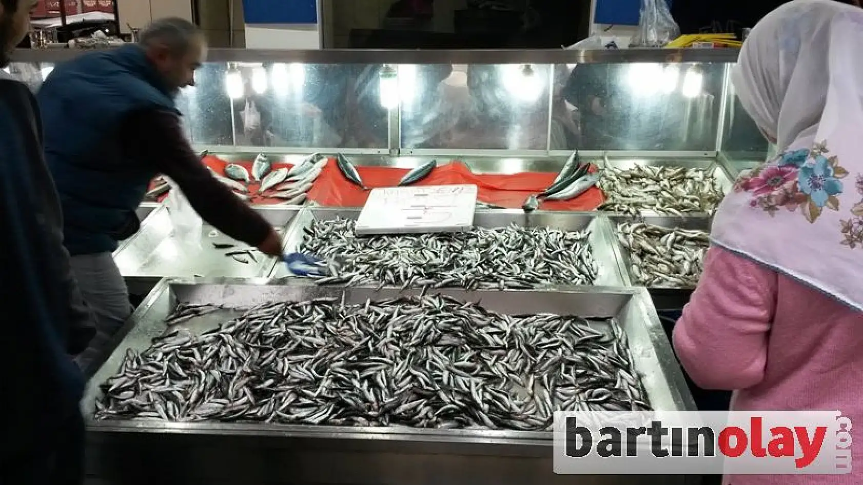 Vatandaş 'hamsi'ye akın etti