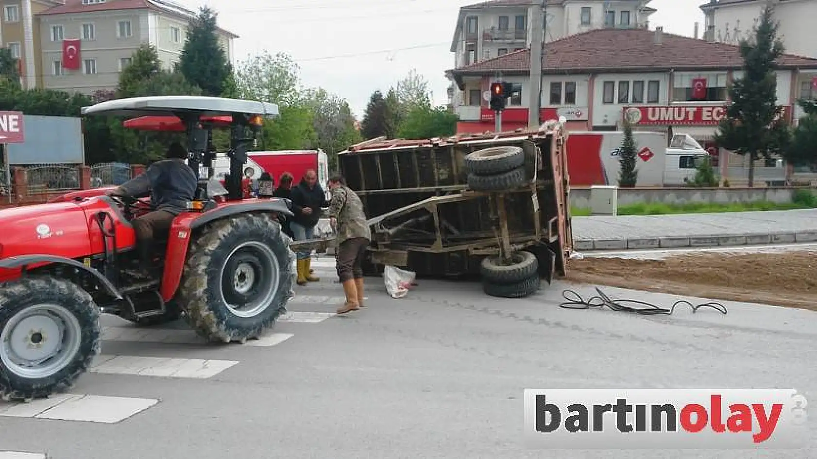 Çatmaca Kavşağında Römork Devrildi