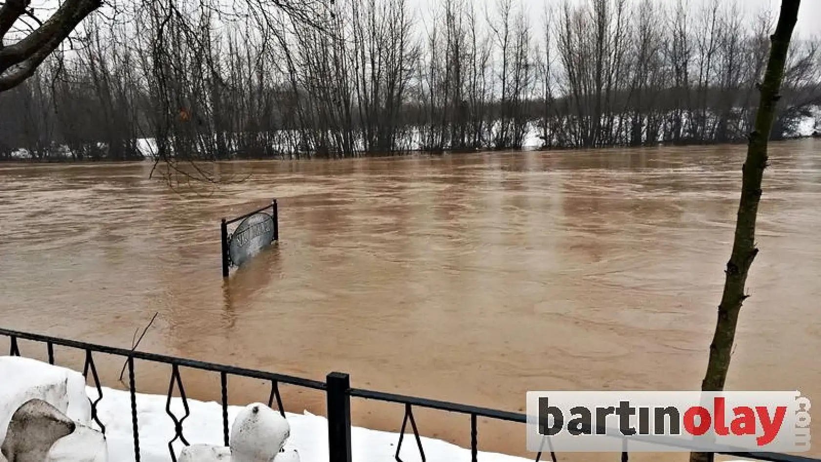 Bartın'da sular yükseliyor