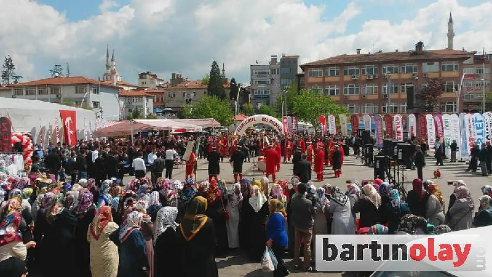 Hayır Çarşısına Görkemli Açılış