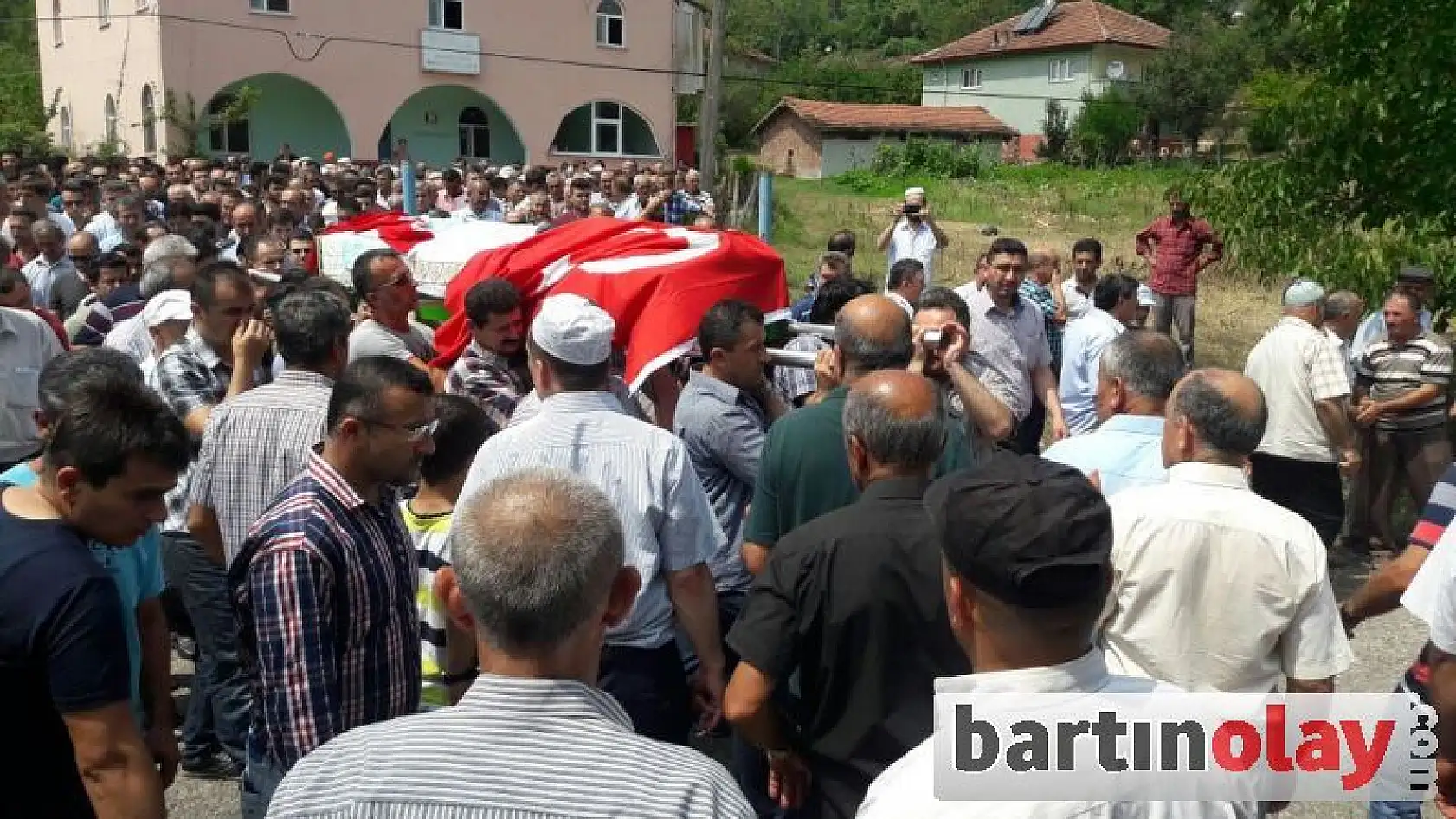 Kendini vuran polis toprağa verildi