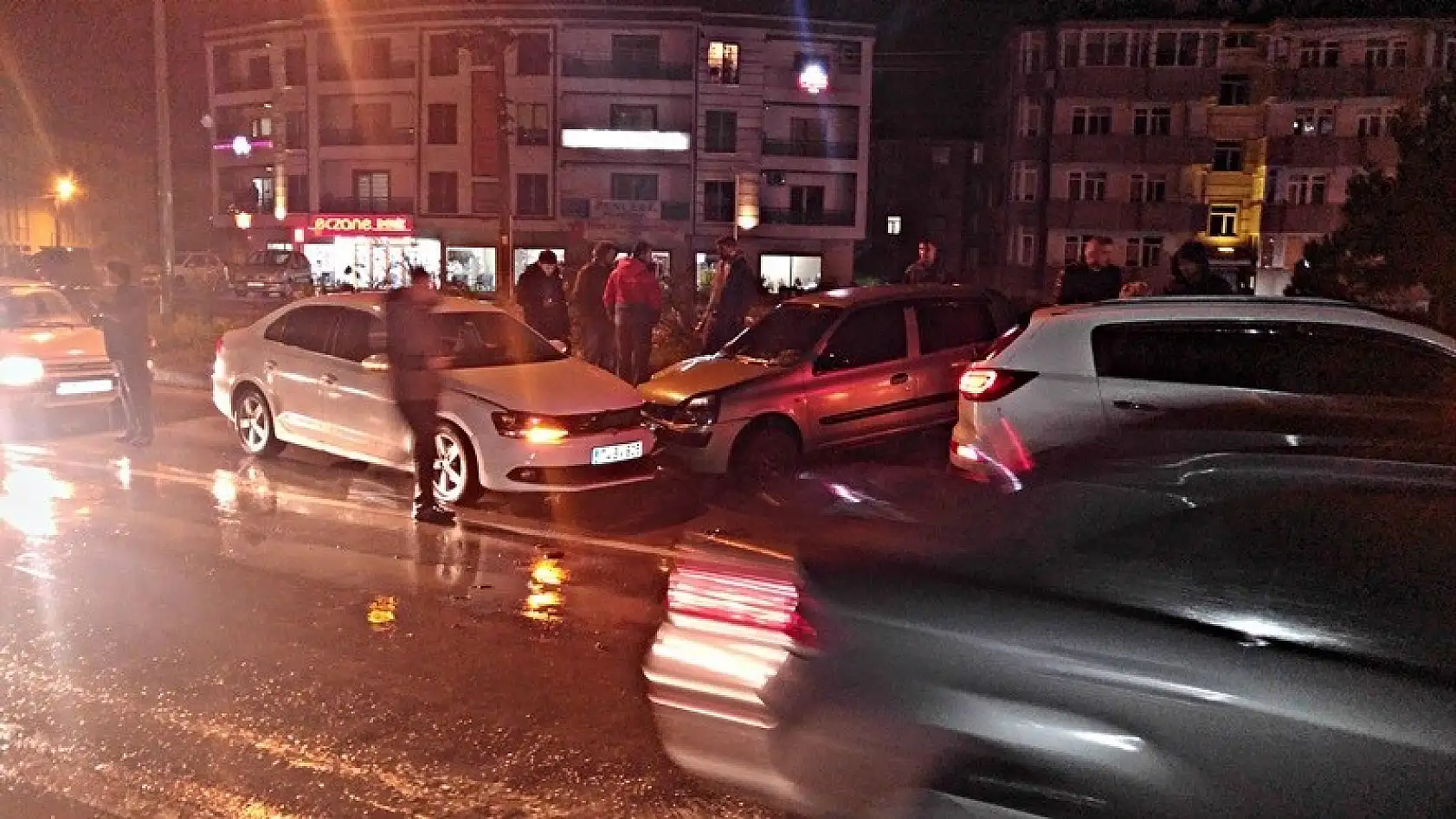 Feci kazada bir kadın ağır yaralandı