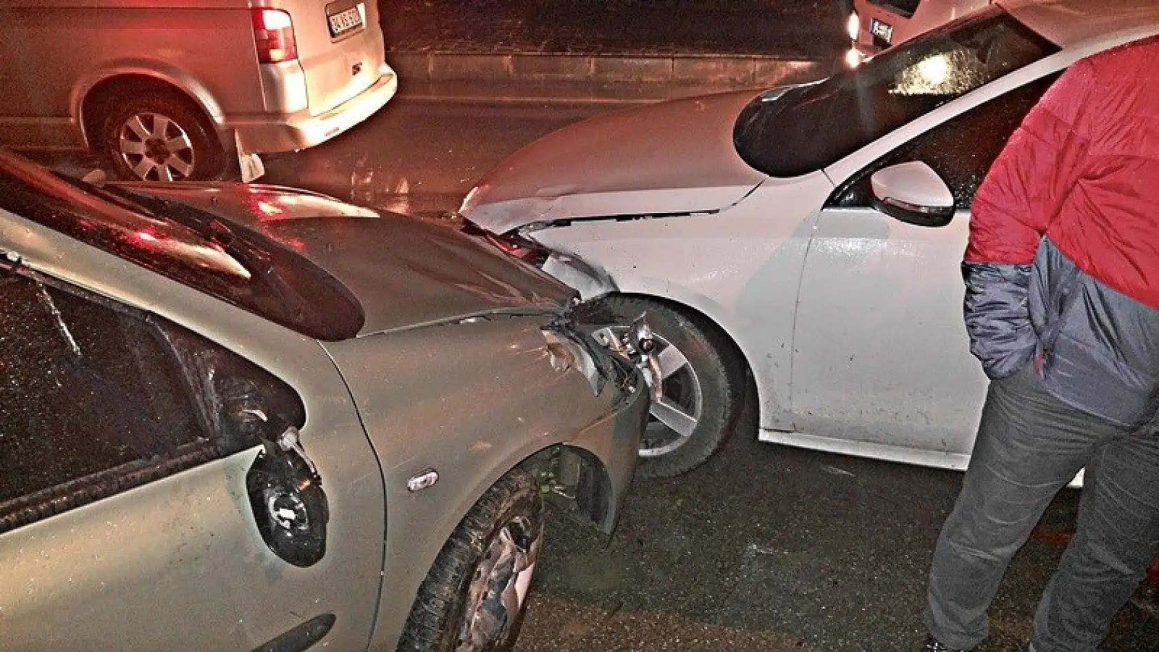 Feci kazada bir kadın ağır yaralandı