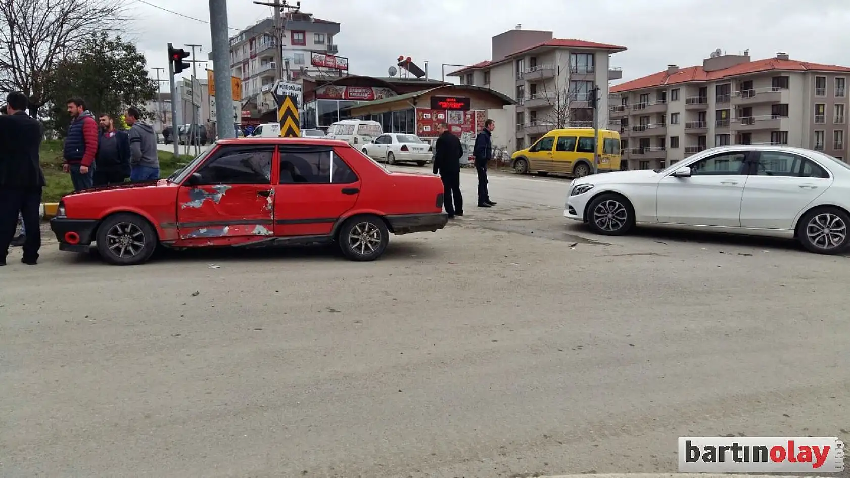 Hastane kavşağında kaza