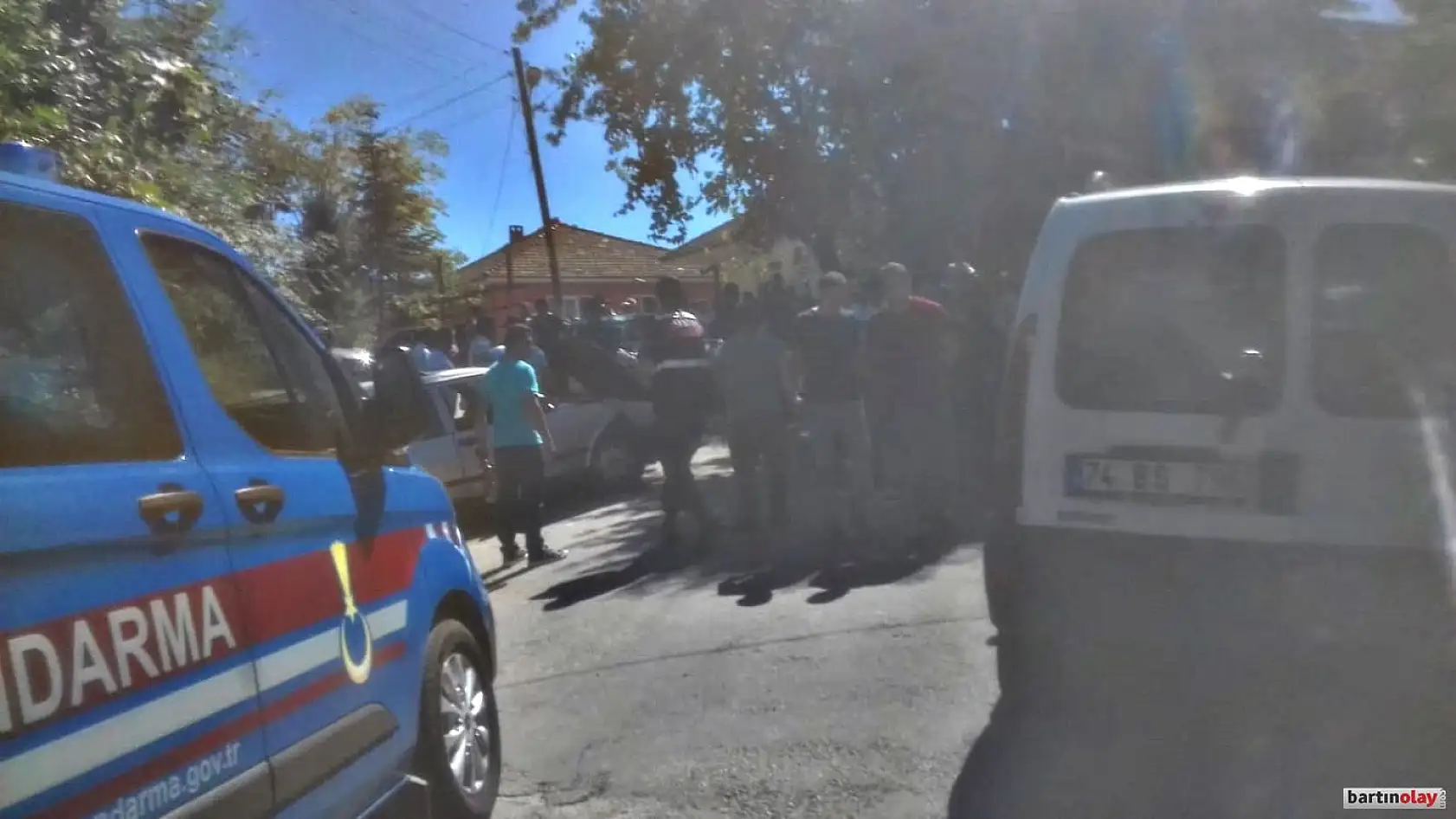 İki otomobil çarpıştı, 6 yaralı