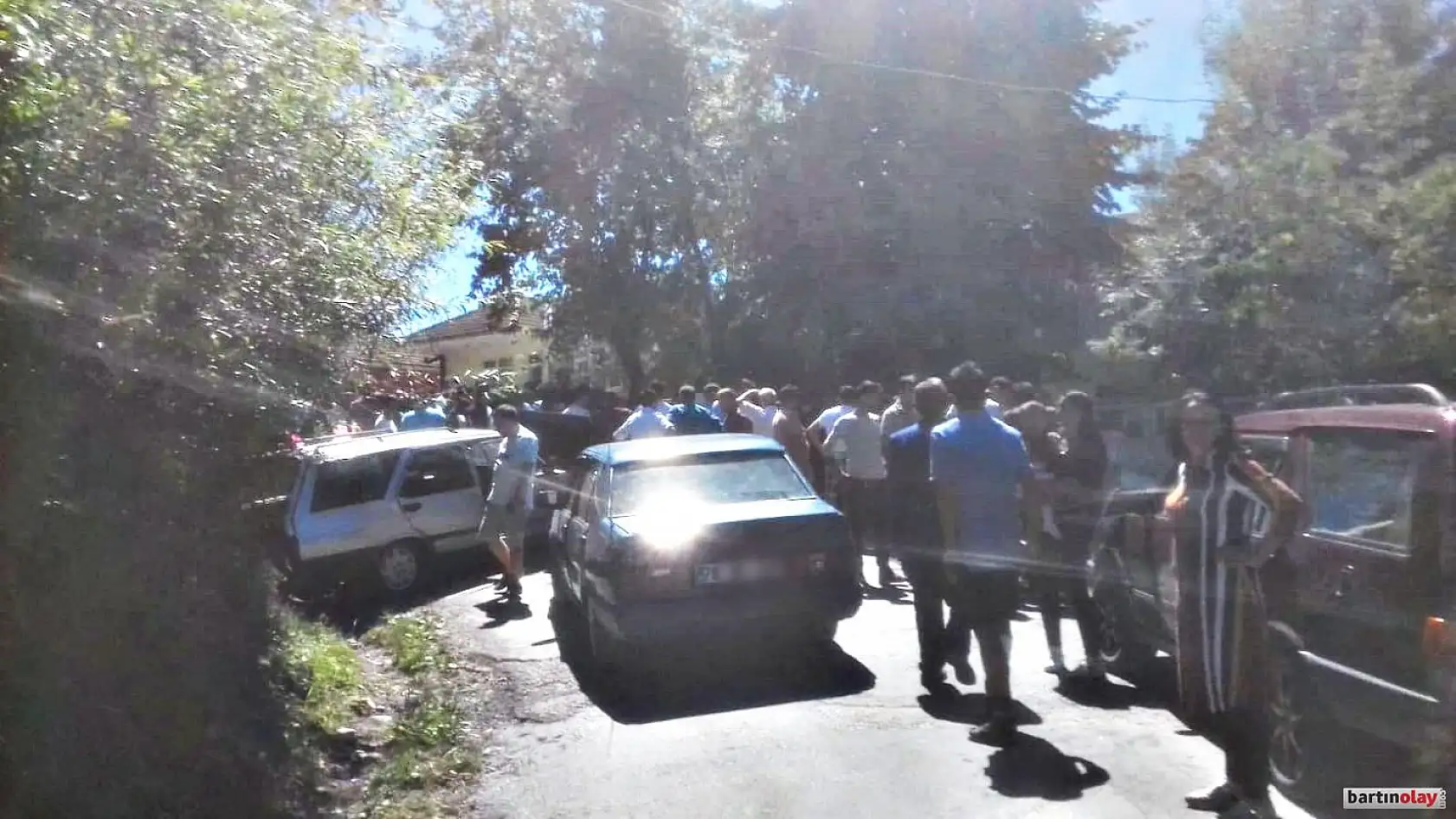 İki otomobil çarpıştı, 6 yaralı