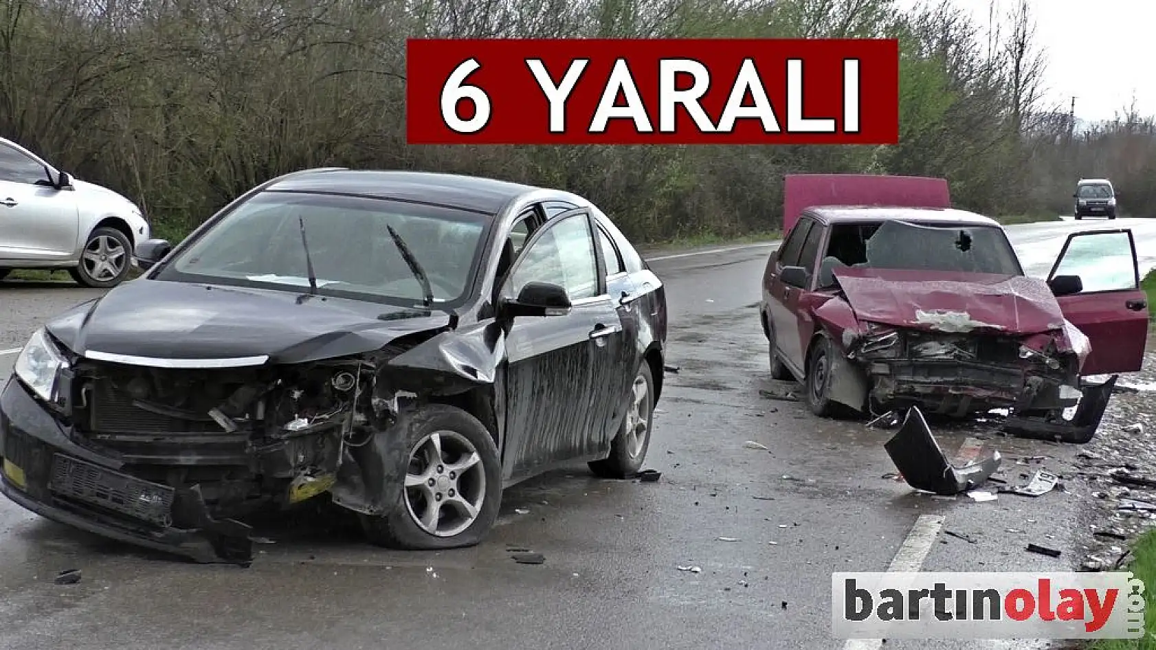 İki otomobil kafa kafaya çarpıştı