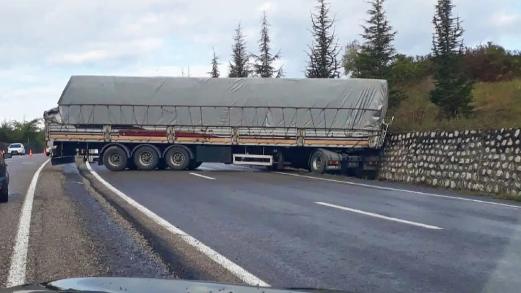 Akmanlar rampasında tır kazası