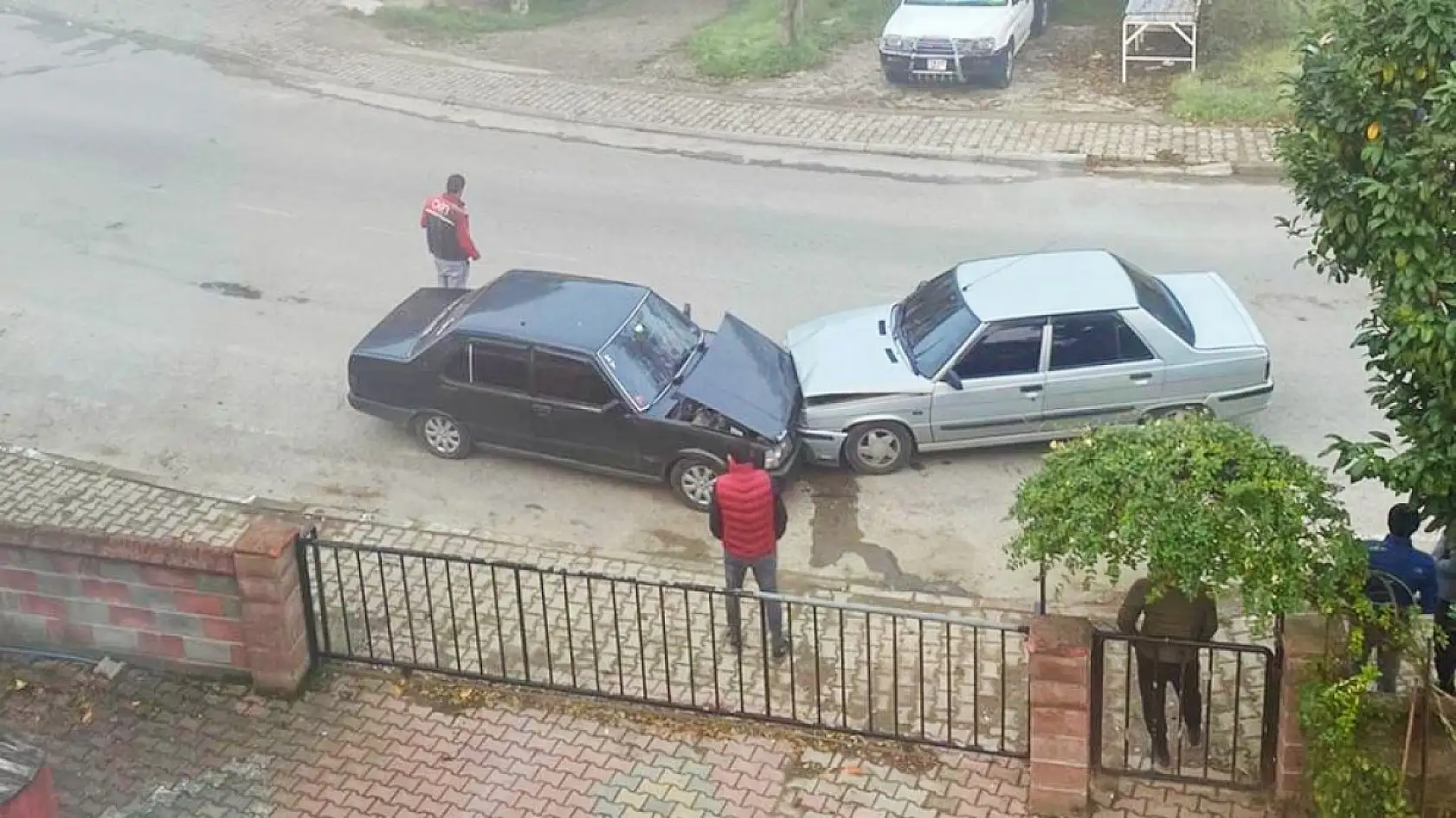 Kafa kafaya çarpıştılar