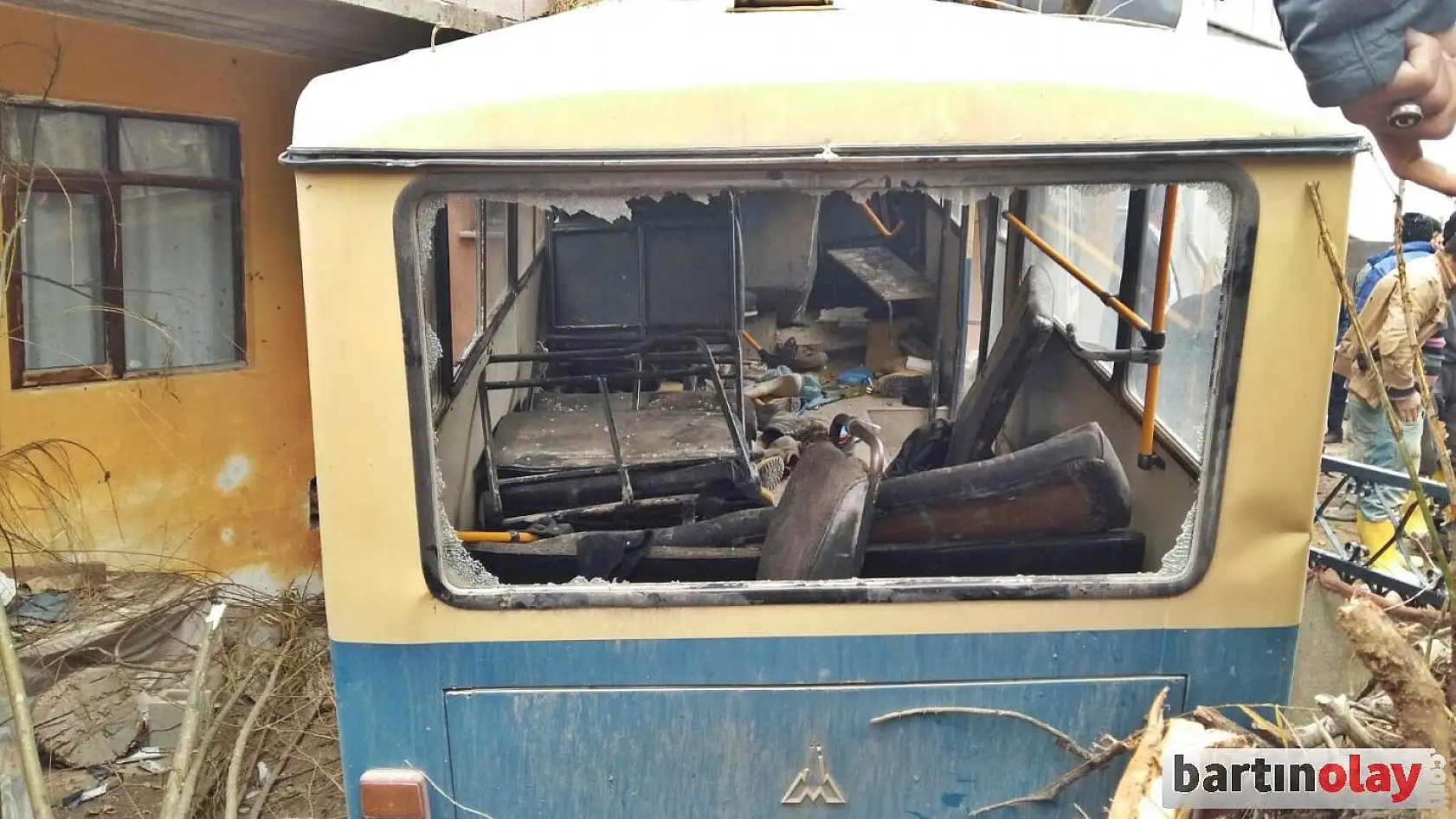 İşçileri taşıyan minibüs kaza yaptı