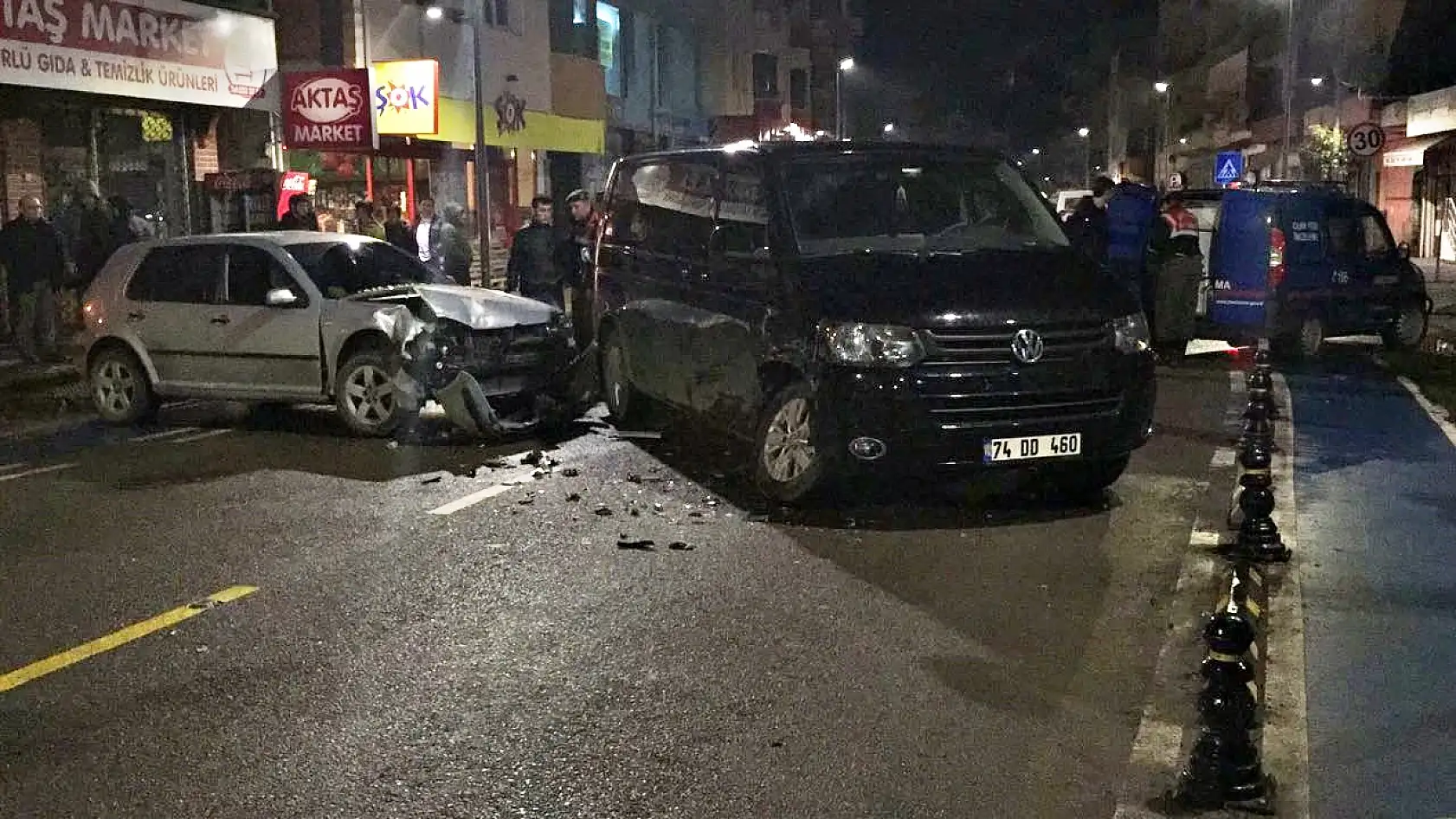 Jandarmadan kaçarken kaza yaptılar