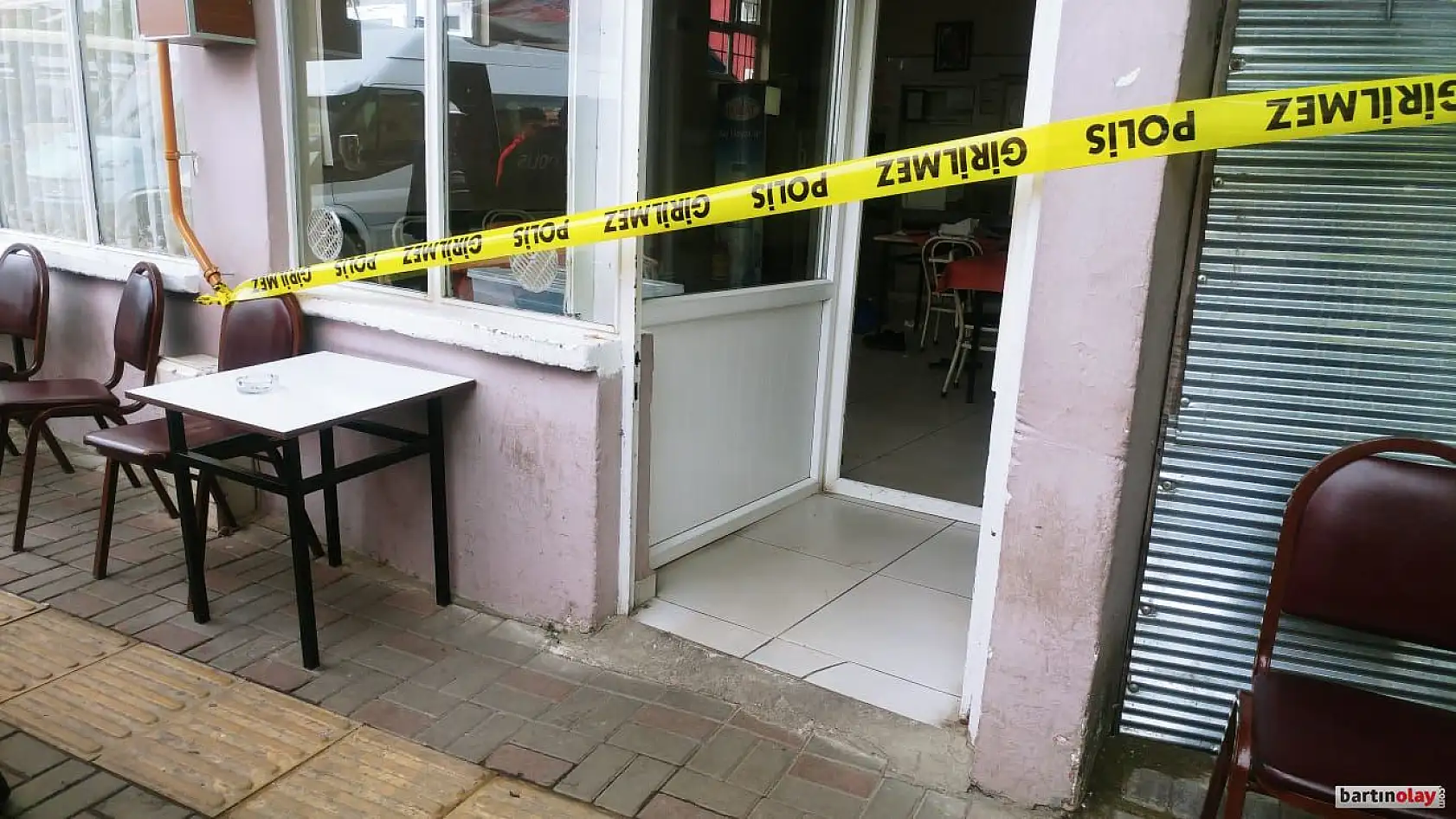 Kahvehanede bıçaklı kavga