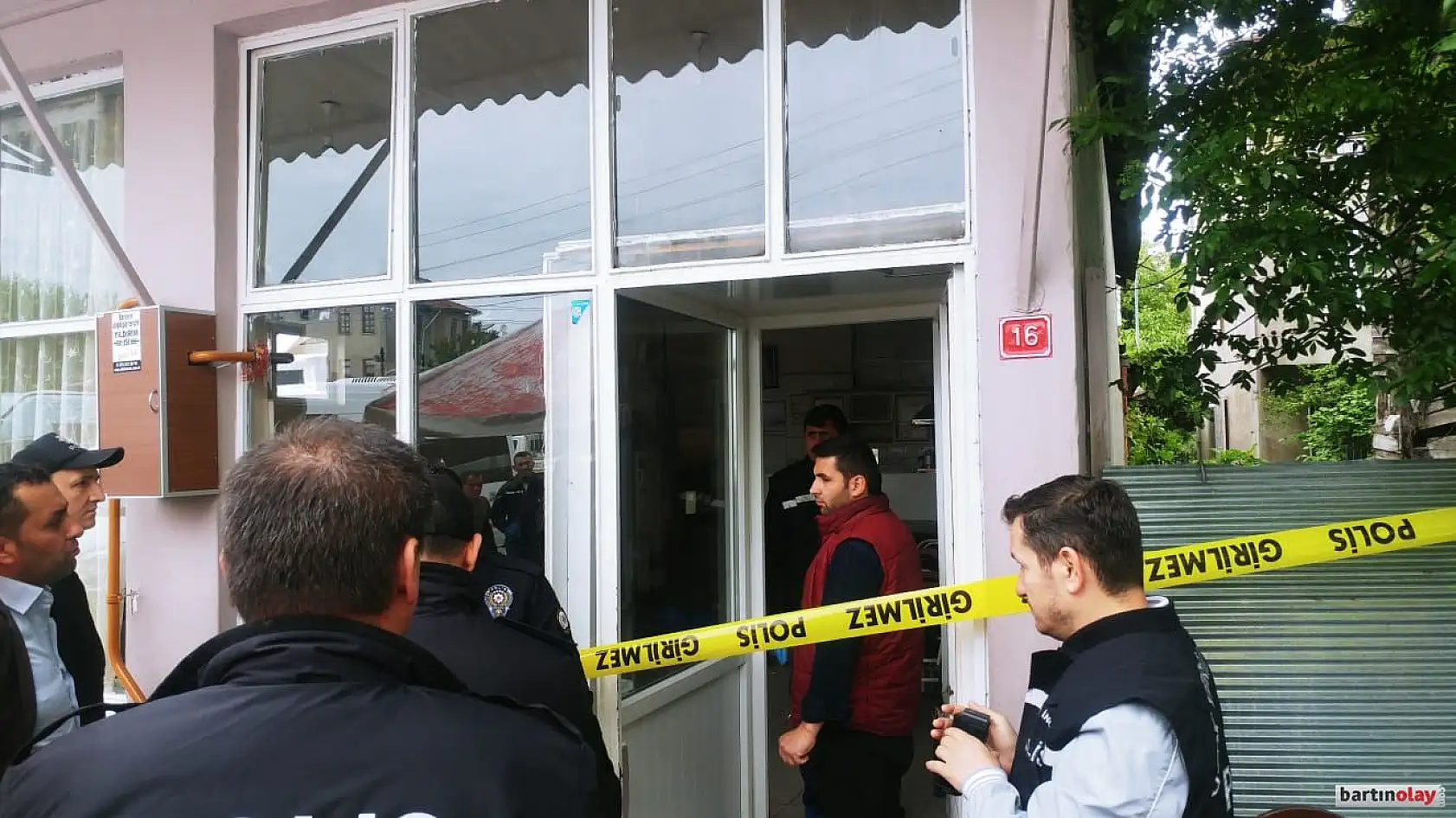 Kahvehanede bıçaklı kavga