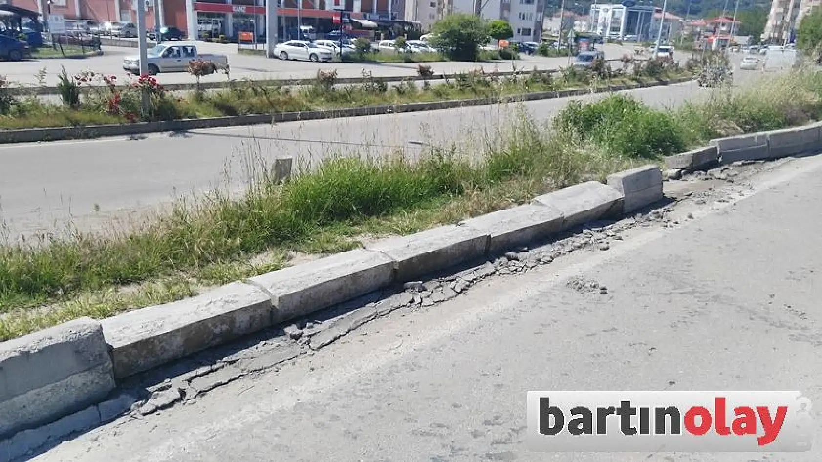 Kamyon lastiği bomba gibi patladı