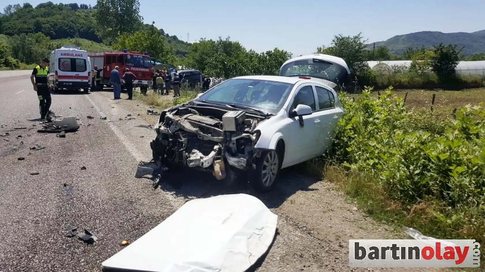 Karşı şeride geçti, çarpıştılar