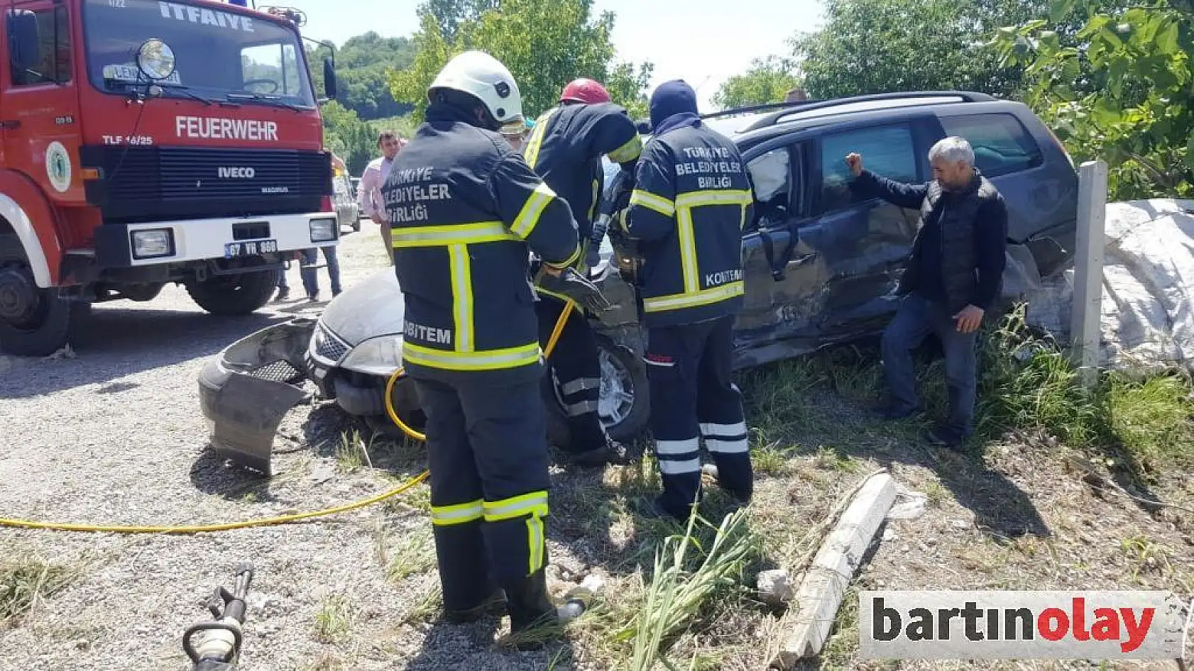 Karşı şeride geçti, çarpıştılar