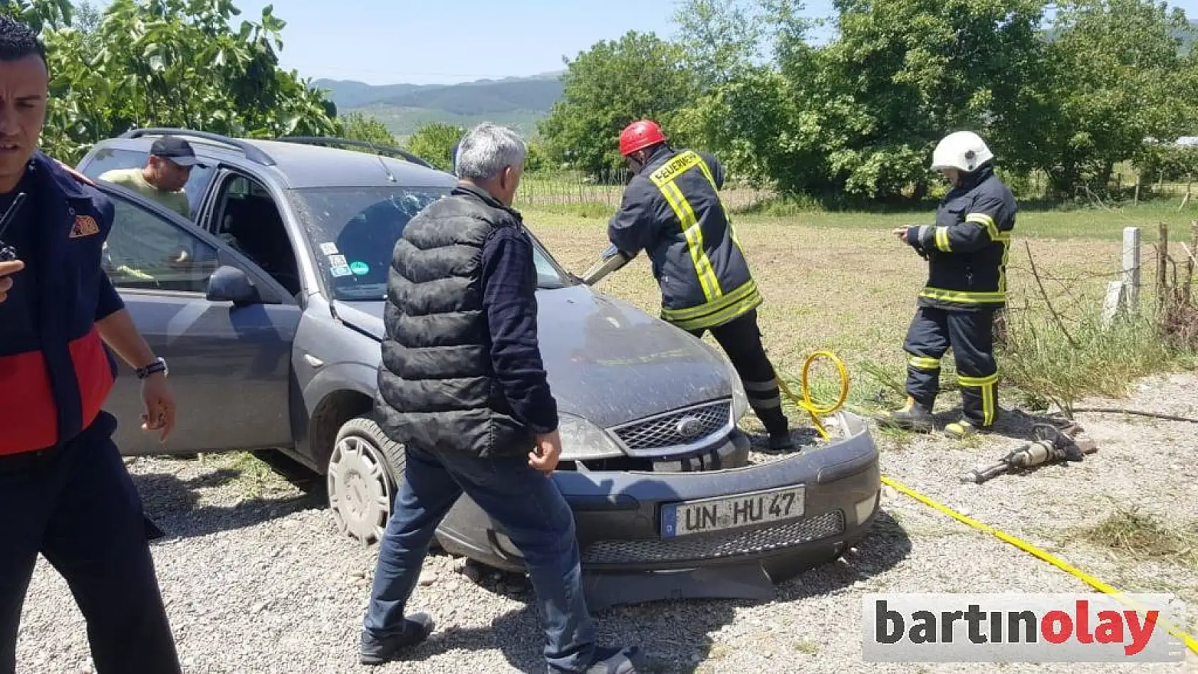 Karşı şeride geçti, çarpıştılar