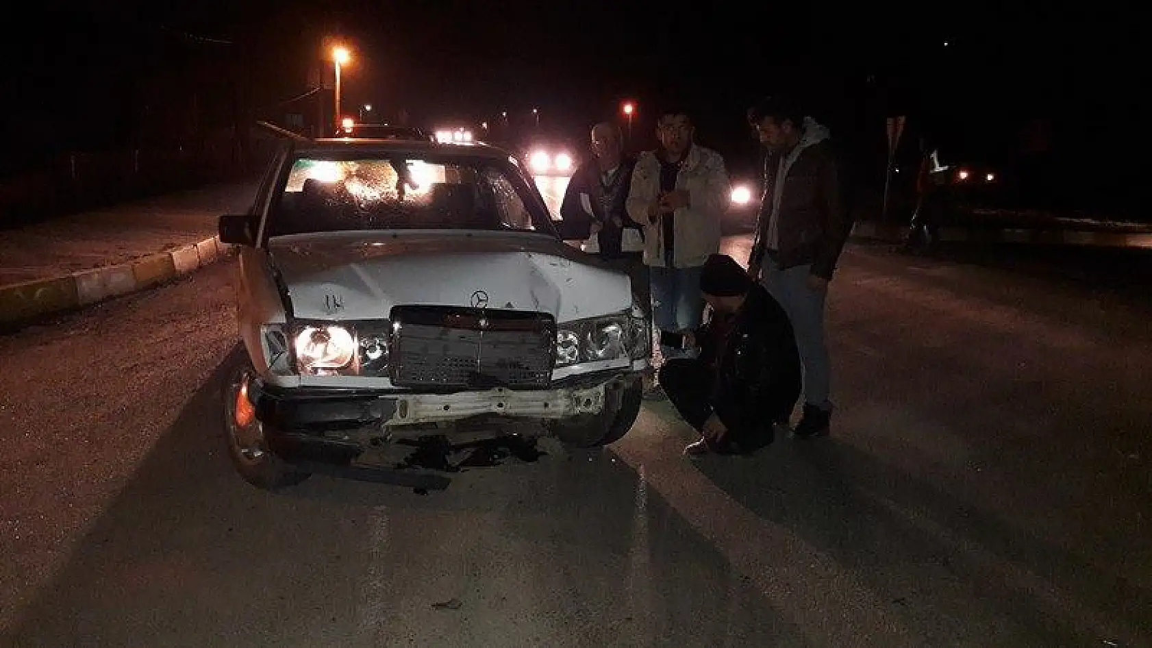 Kavşakta çarpıştılar, 2 Yaralı