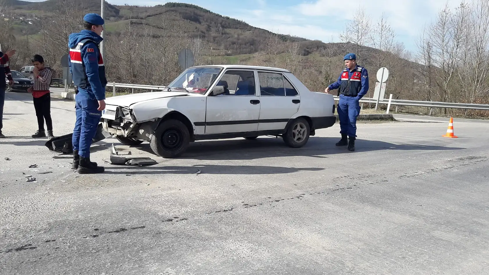 Kavşakta kaza, çarpıştılar