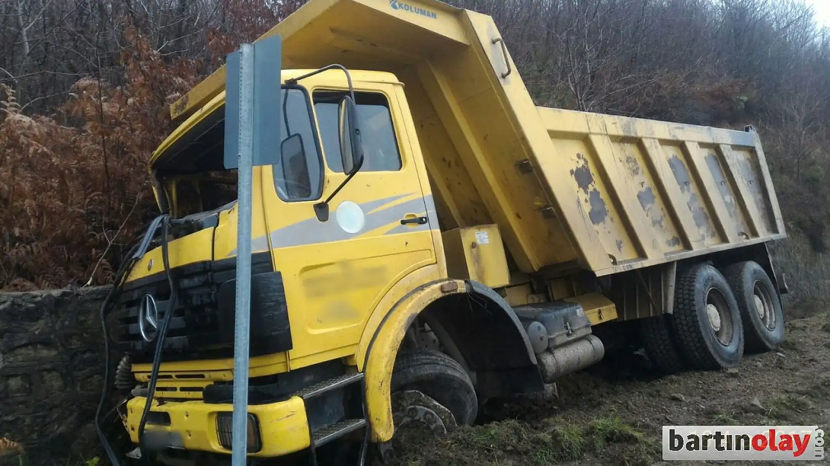 Kayan Kamyon duvara çarptı