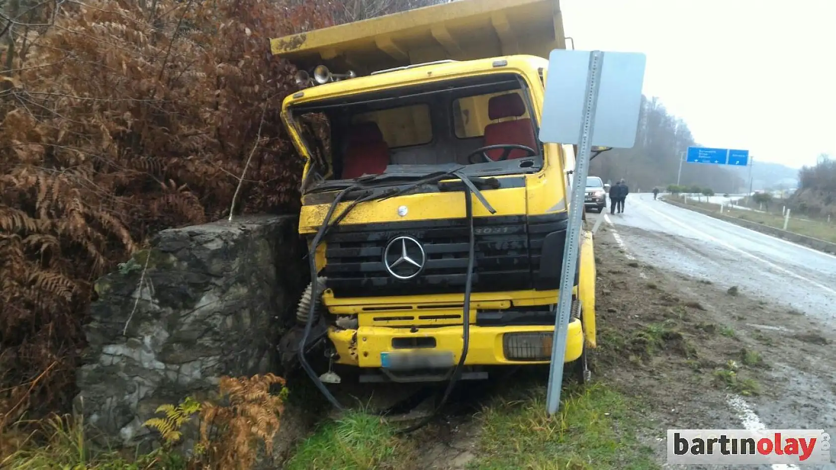 Kayan Kamyon duvara çarptı