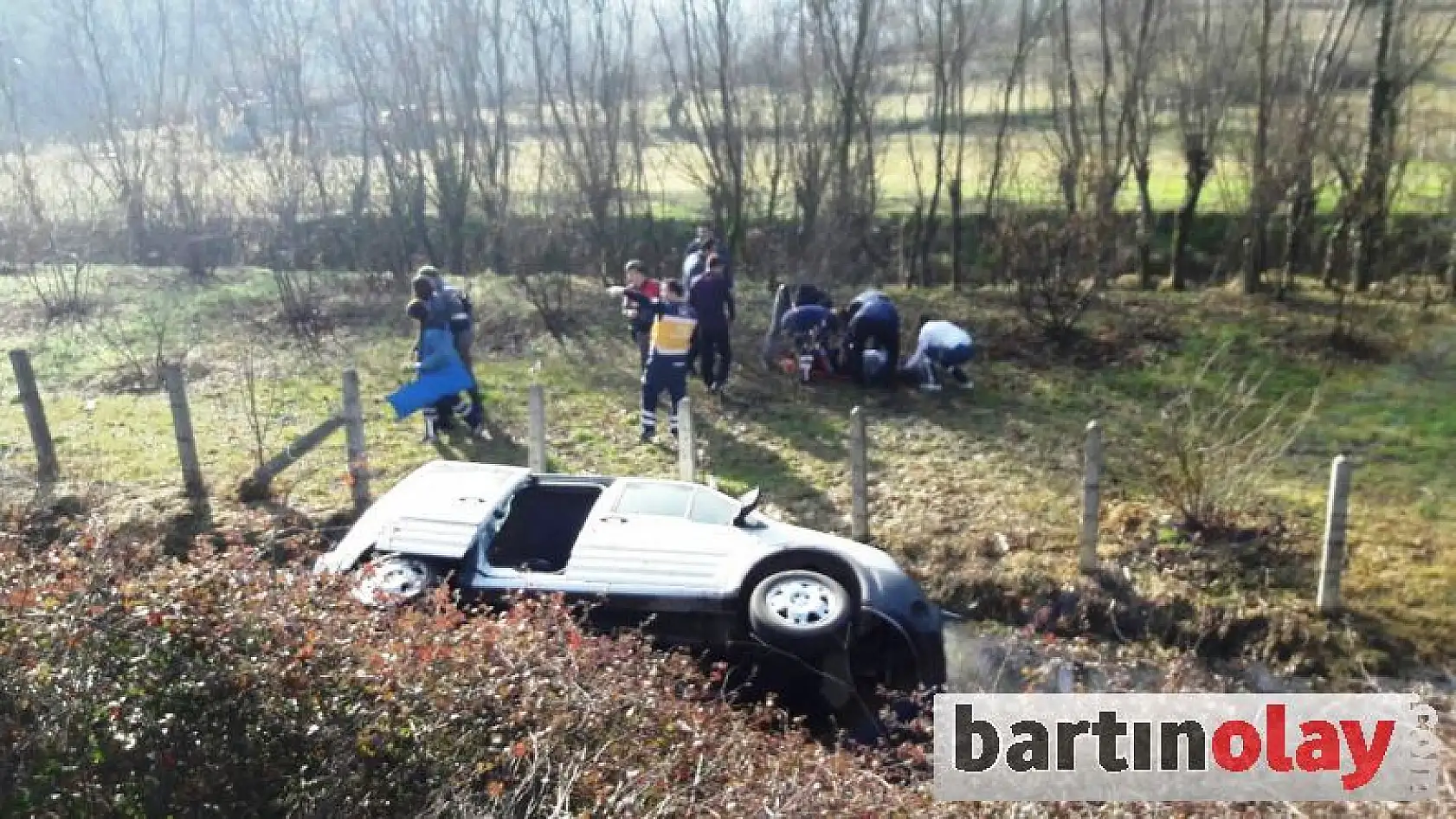 Kontrolden çıkan araç şarampole devrildi