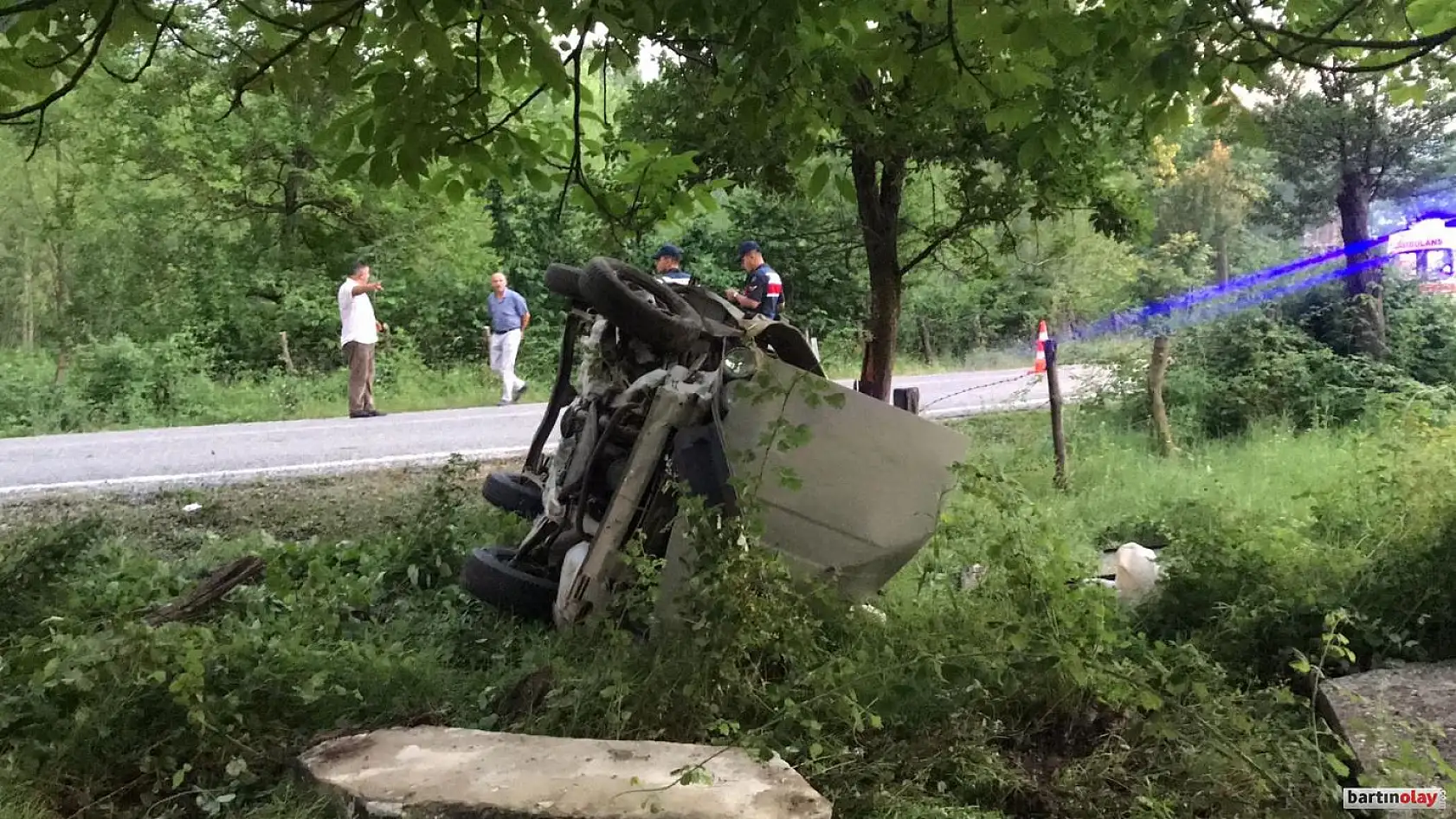 Kontrolden çıkan Toros takla attı